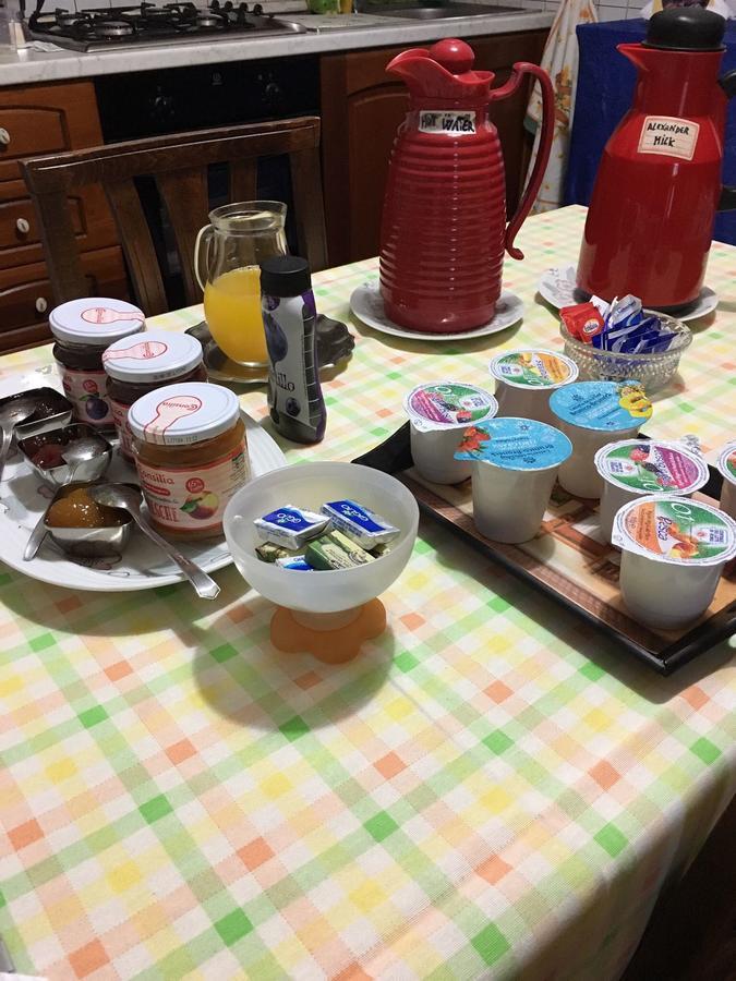 Alexander Bed And Breakfast Ciampino Bagian luar foto